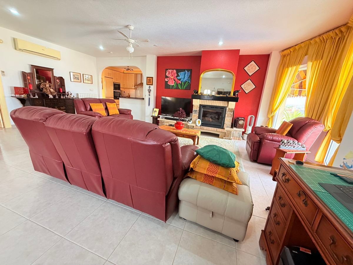 Se vende Villa - Chalet de 4 dormitorios en Costa Blanca, Alicante, España