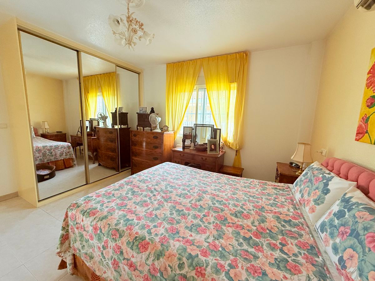 Se vende Villa - Chalet de 4 dormitorios en Costa Blanca, Alicante, España