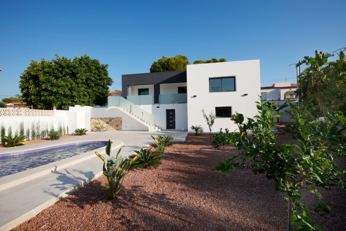 4 Bed Townhouse for sale in Los Pinos Costa Blanca, Alicante, Spain