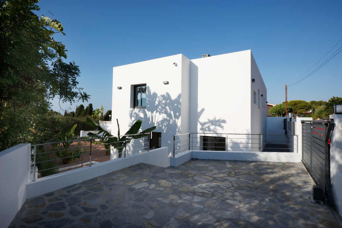 4 Bed Townhouse for sale in Los Pinos Costa Blanca, Alicante, Spain