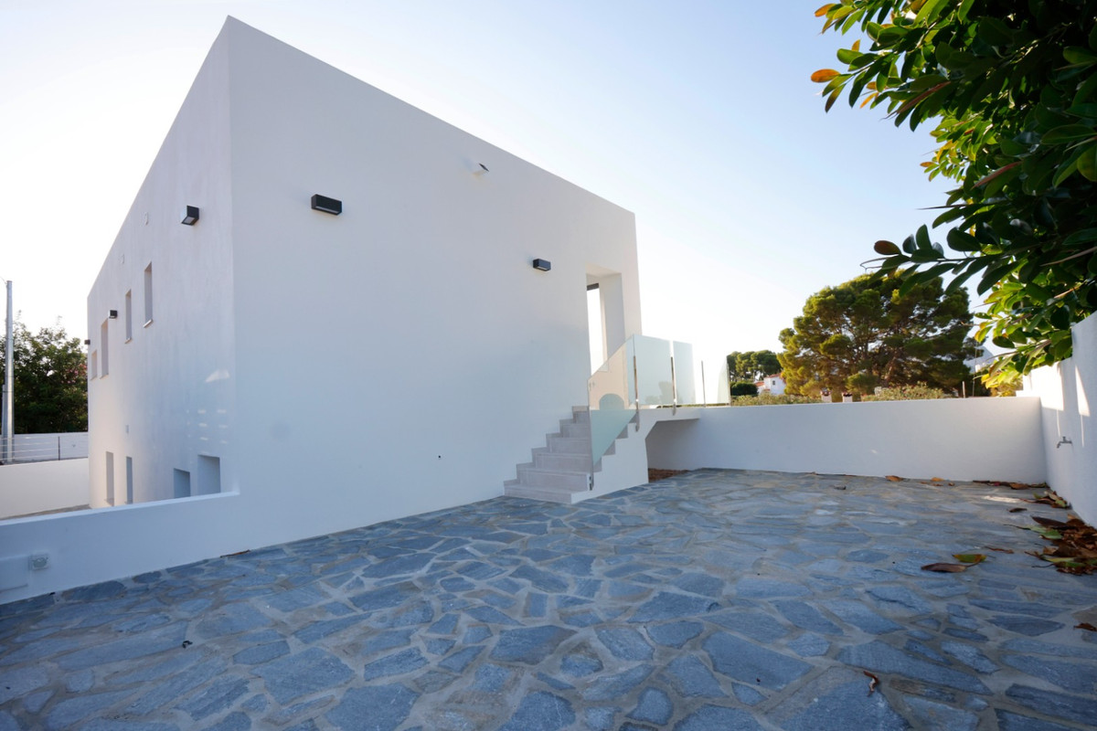 4 Bed Townhouse for sale in Los Pinos Costa Blanca, Alicante, Spain