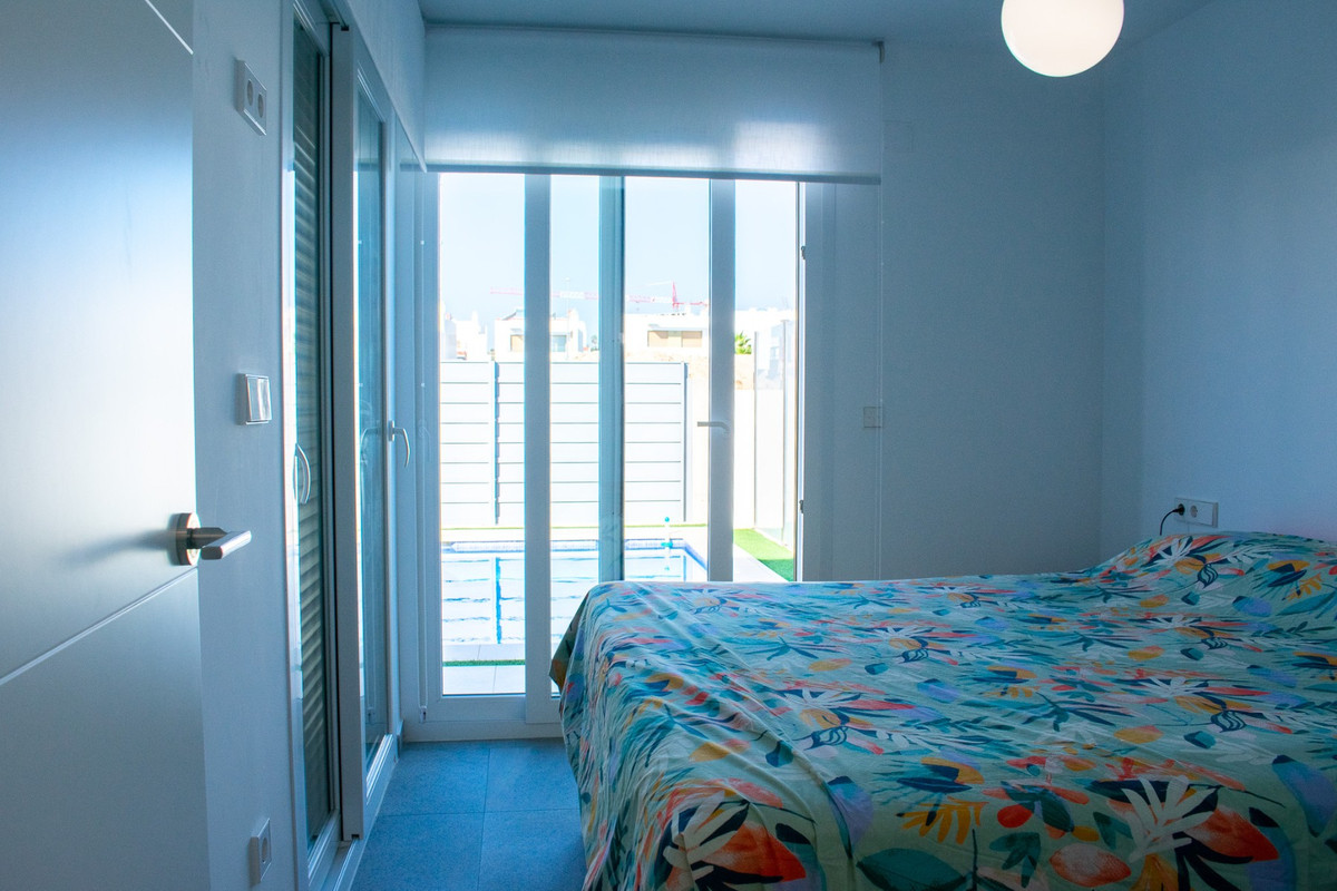 Se vende Villa - Chalet de 3 dormitorios en Costa Blanca, Alicante, España