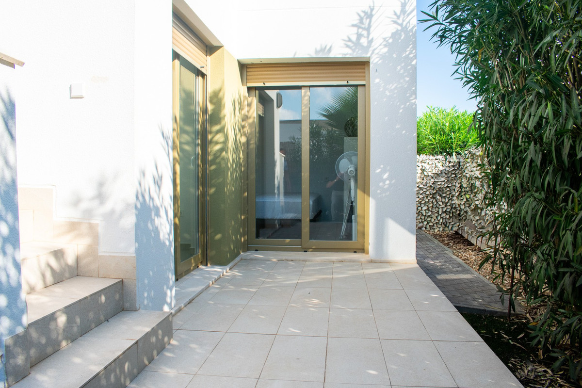 Se vende Villa - Chalet de 3 dormitorios en Costa Blanca, Alicante, España