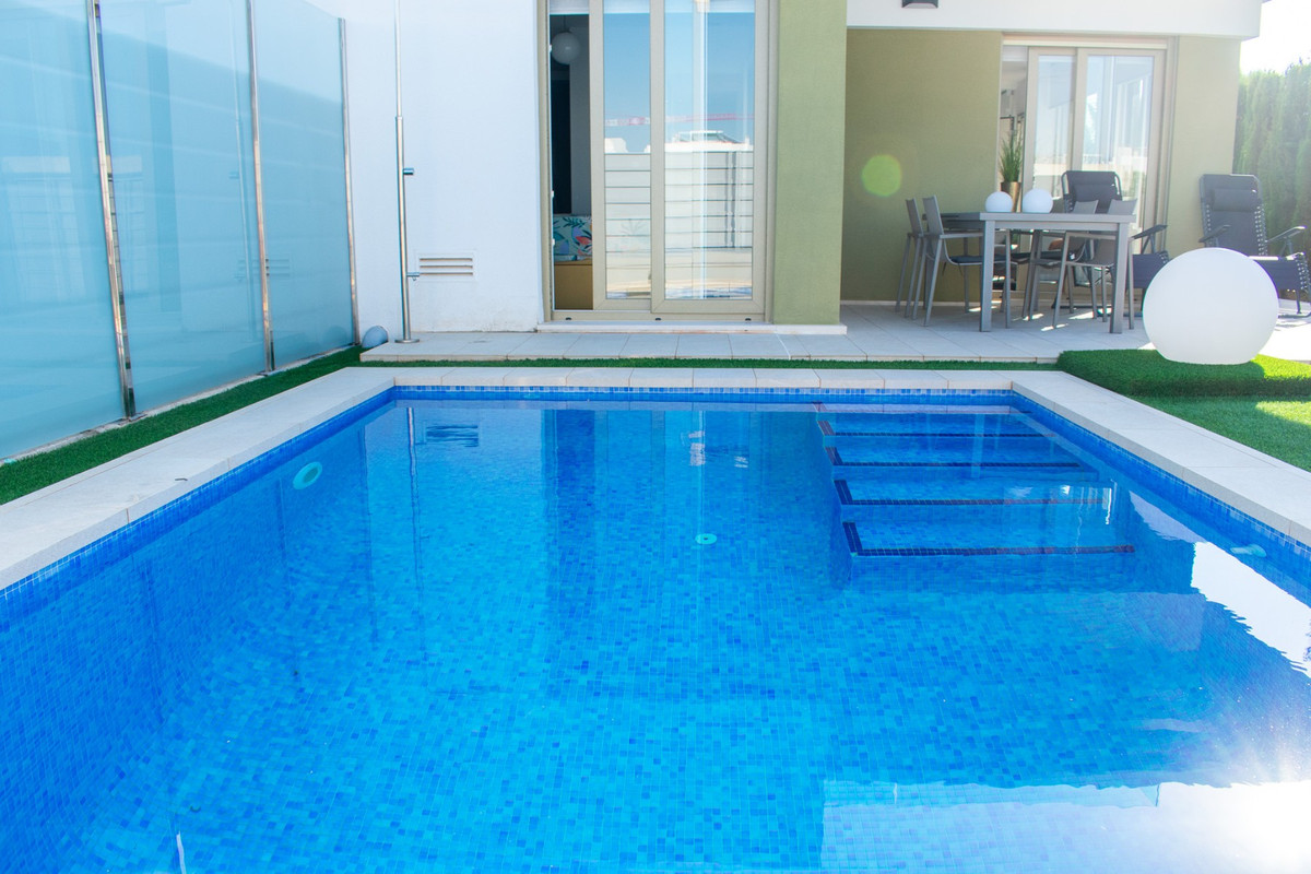 Se vende Villa - Chalet de 3 dormitorios en Costa Blanca, Alicante, España