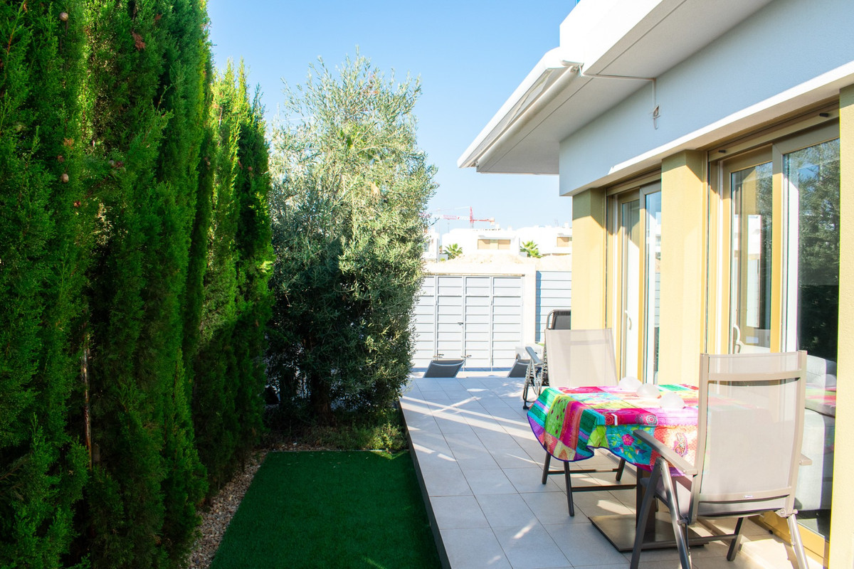 Se vende Villa - Chalet de 3 dormitorios en Costa Blanca, Alicante, España