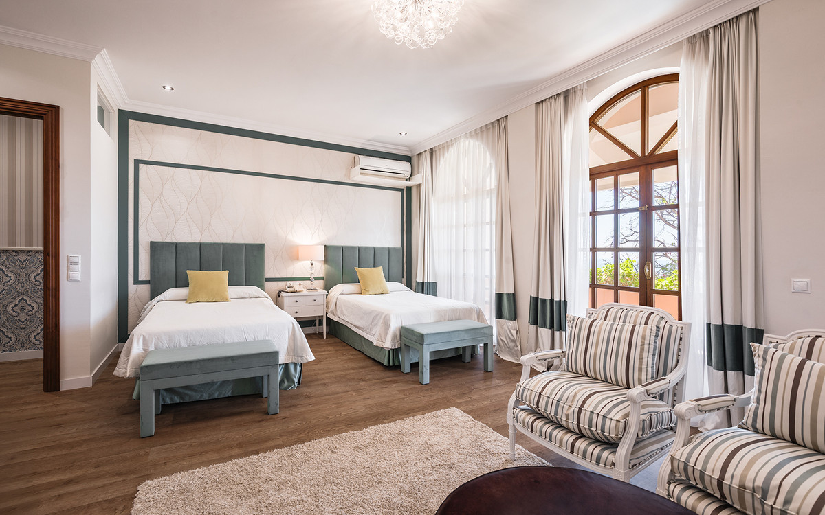 Se vende Villa - Chalet de 20 dormitorios en Costa Del Sol, Málaga, España