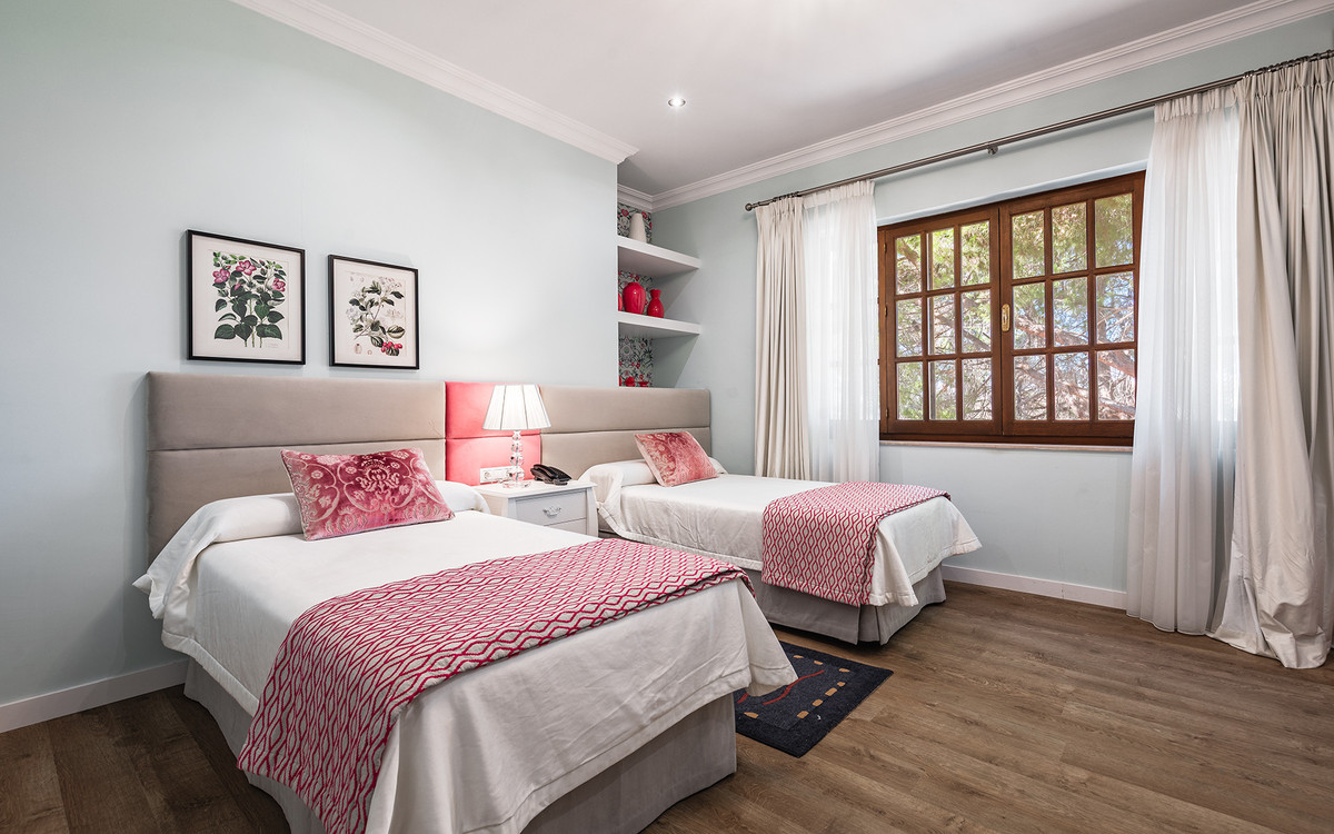 Se vende Villa - Chalet de 20 dormitorios en Costa Del Sol, Málaga, España