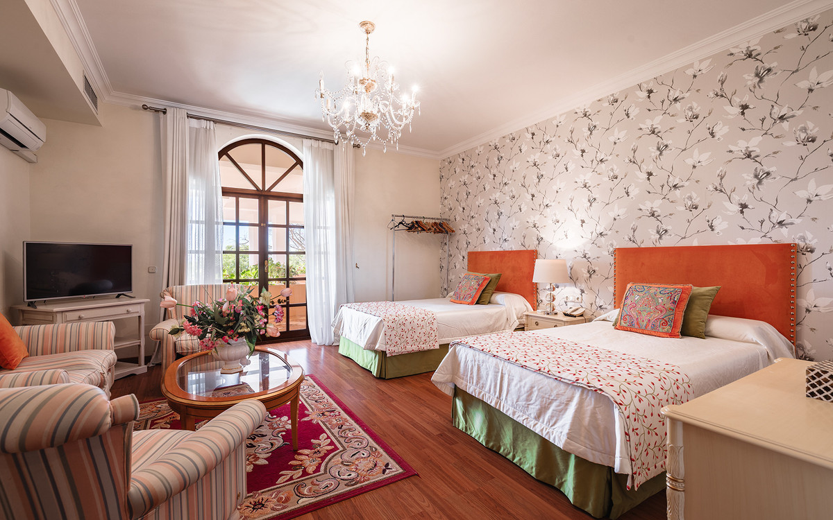 Se vende Villa - Chalet de 20 dormitorios en Costa Del Sol, Málaga, España