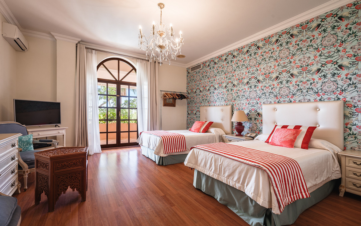Se vende Villa - Chalet de 20 dormitorios en Costa Del Sol, Málaga, España