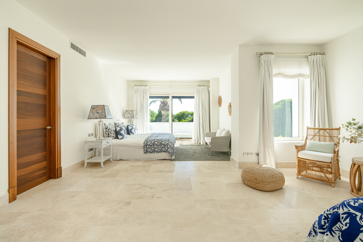 4 Bed Townhouse for sale in Casares Costa Del Sol, Málaga, Spain