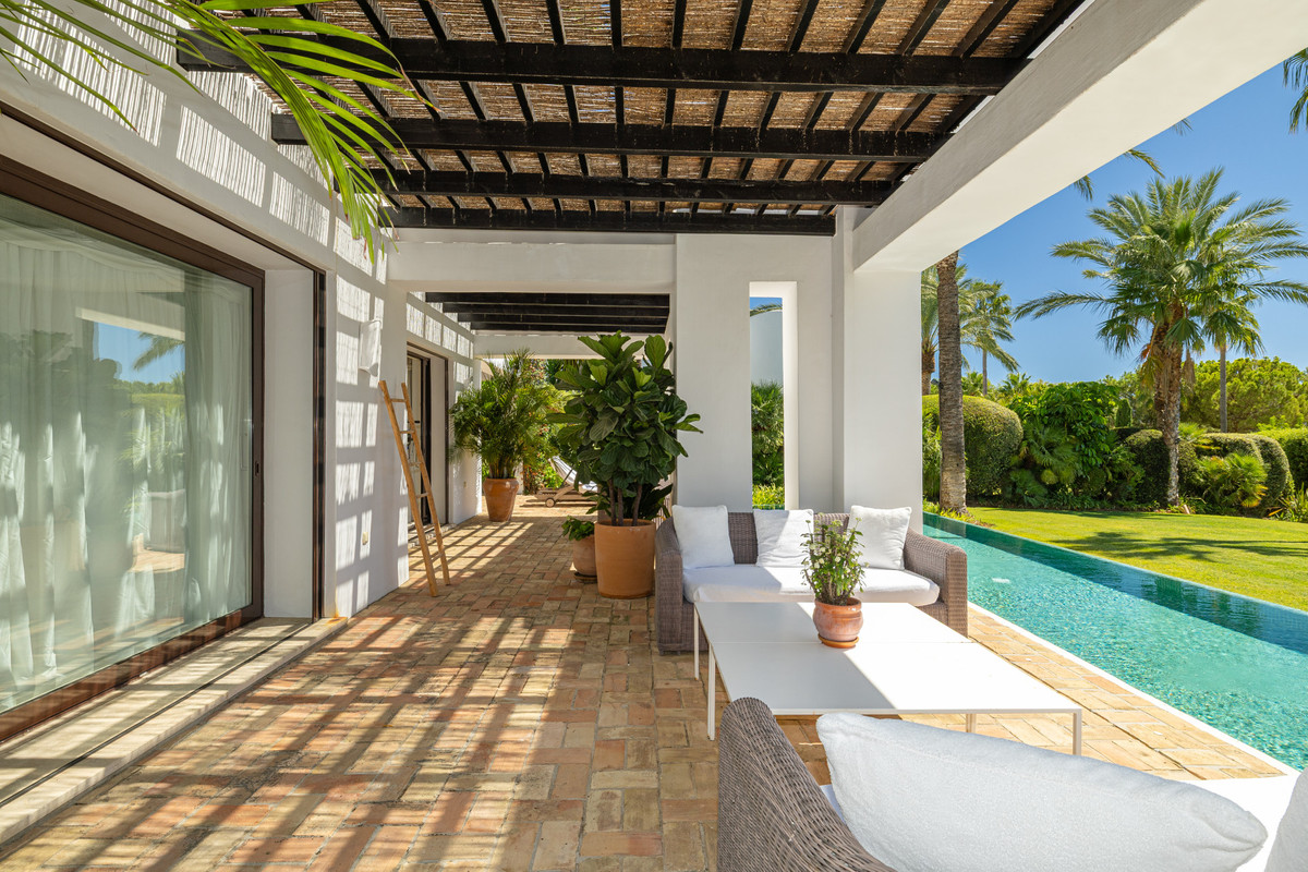 4 Bed Townhouse for sale in Casares Costa Del Sol, Málaga, Spain