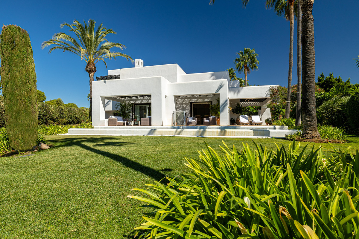 4 Bed Townhouse for sale in Casares Costa Del Sol, Málaga, Spain