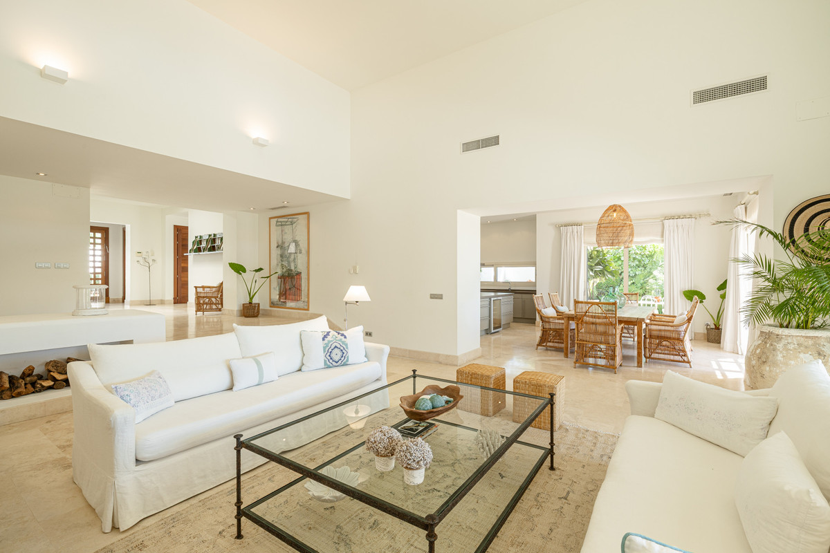 4 Bed Townhouse for sale in Casares Costa Del Sol, Málaga, Spain