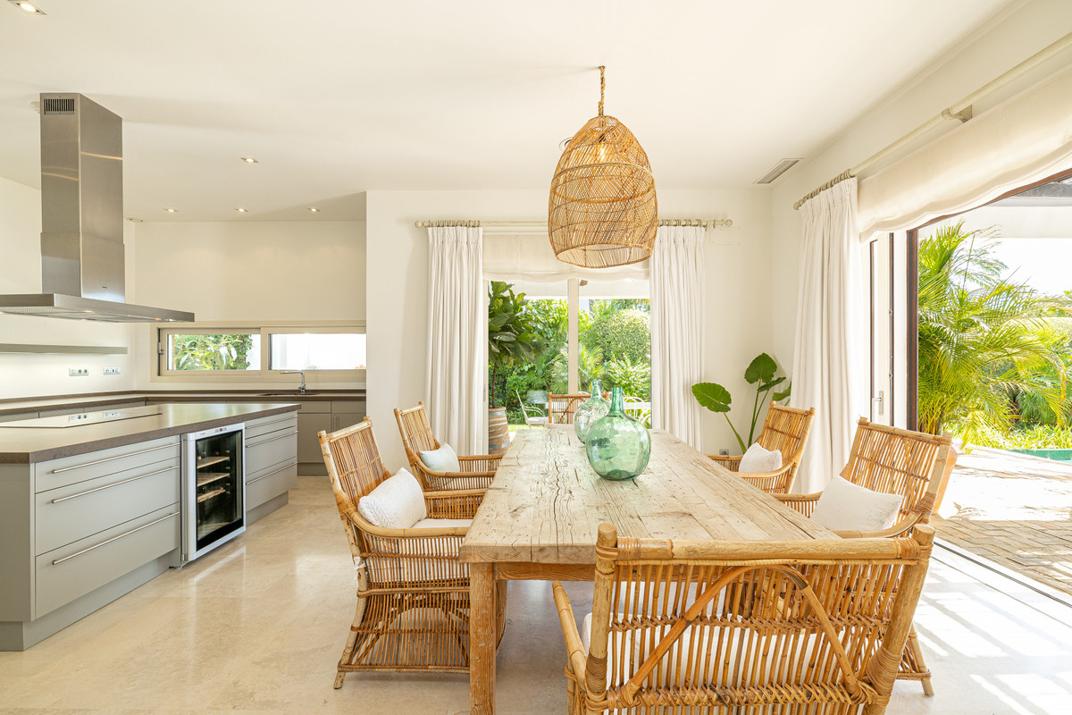 4 Bed Townhouse for sale in Casares Costa Del Sol, Málaga, Spain