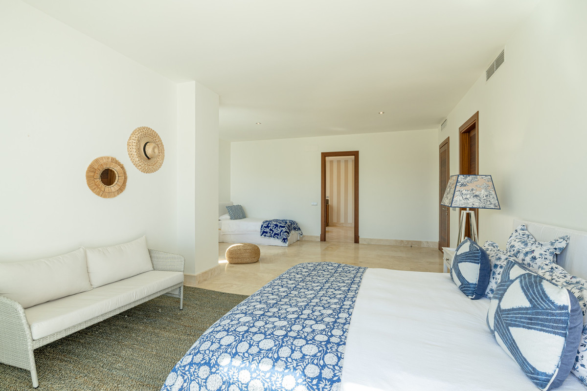 4 Bed Townhouse for sale in Casares Costa Del Sol, Málaga, Spain