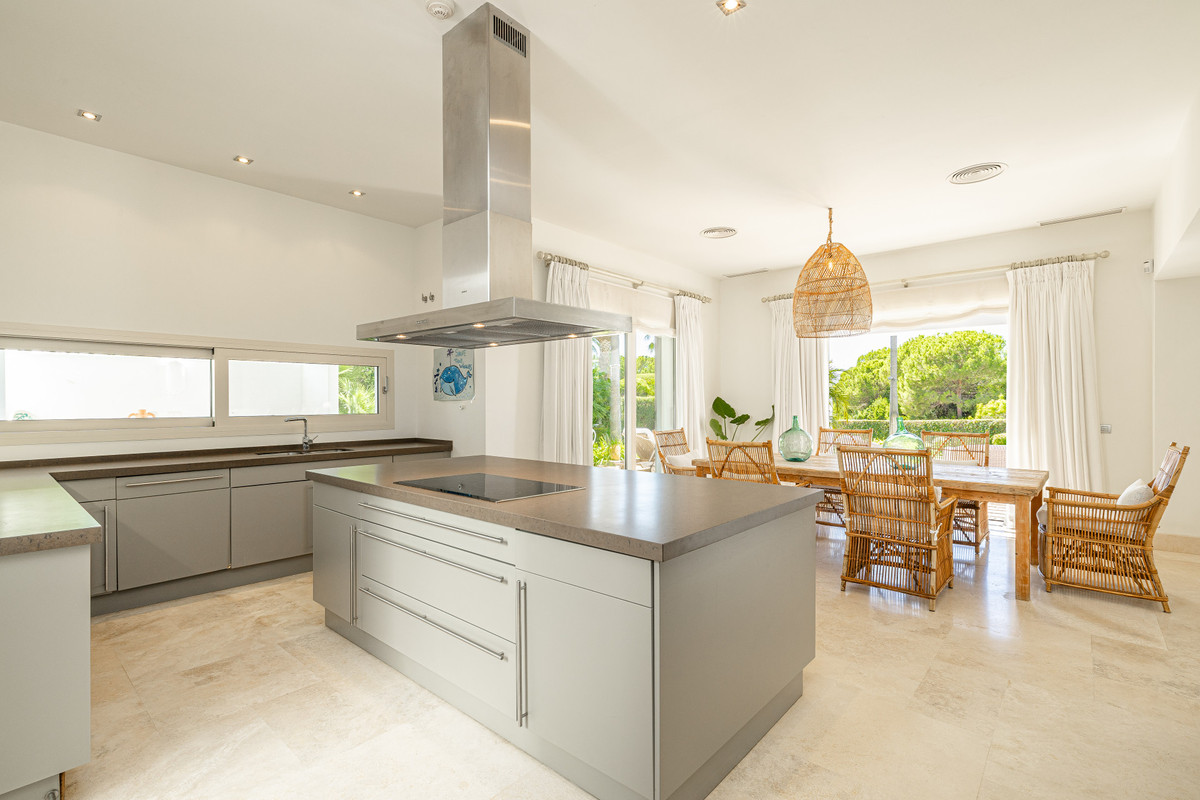 4 Bed Townhouse for sale in Casares Costa Del Sol, Málaga, Spain