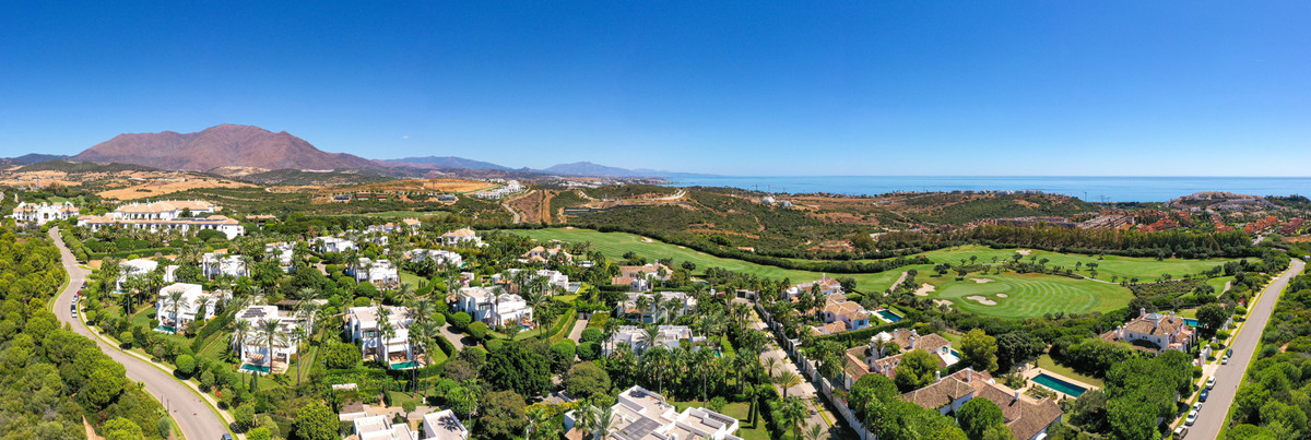 4 Bed Townhouse for sale in Casares Costa Del Sol, Málaga, Spain