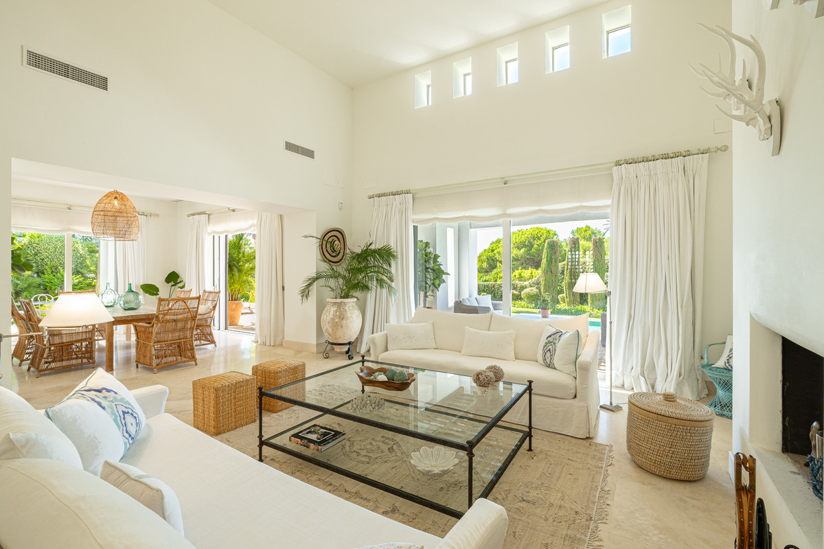 4 Bed Townhouse for sale in Casares Costa Del Sol, Málaga, Spain