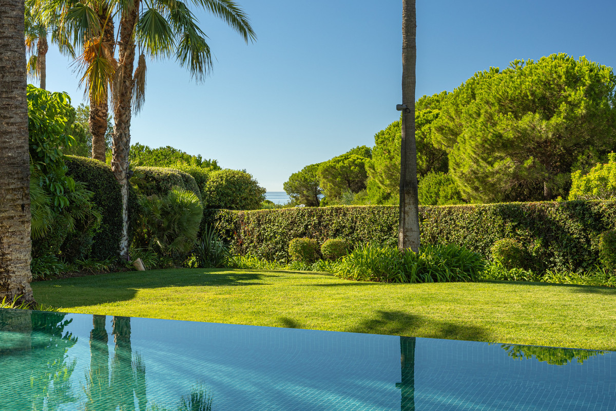 4 Bed Townhouse for sale in Casares Costa Del Sol, Málaga, Spain