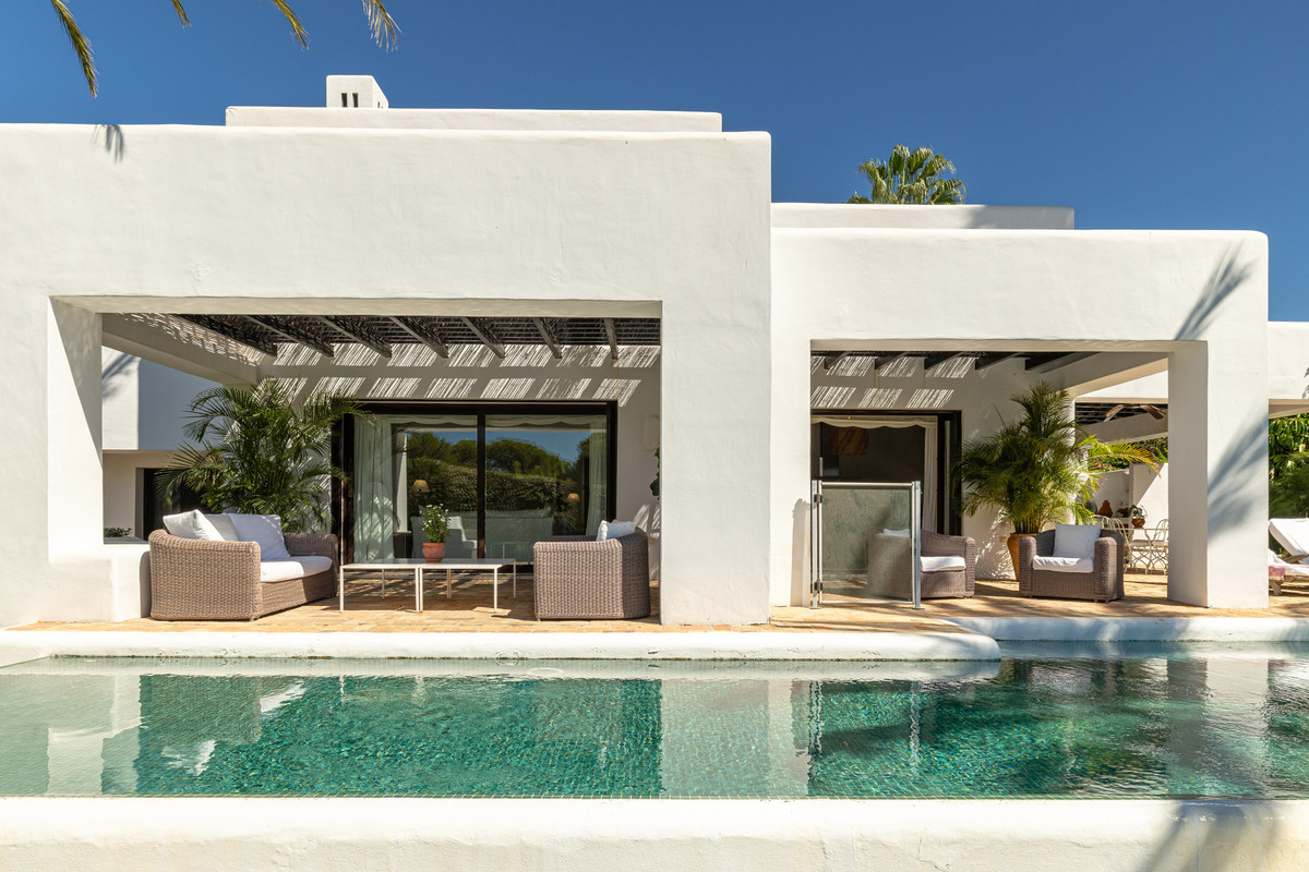 4 Bed Townhouse for sale in Casares Costa Del Sol, Málaga, Spain