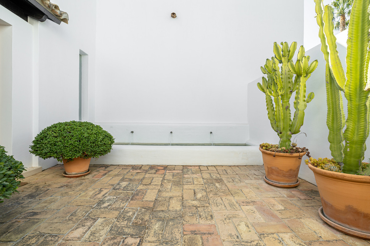 4 Bed Townhouse for sale in Casares Costa Del Sol, Málaga, Spain