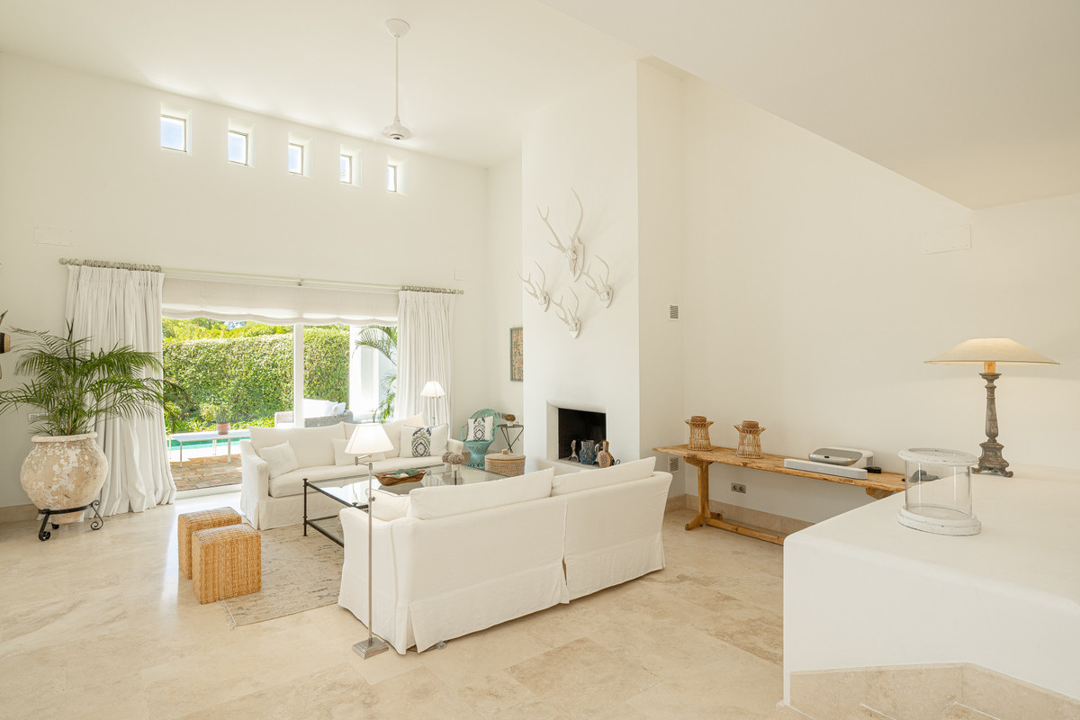 4 Bed Townhouse for sale in Casares Costa Del Sol, Málaga, Spain