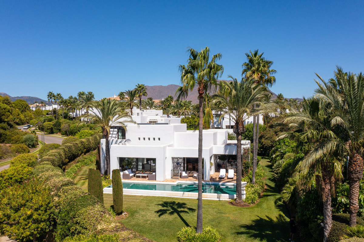 4 Bed Townhouse for sale in Casares Costa Del Sol, Málaga, Spain