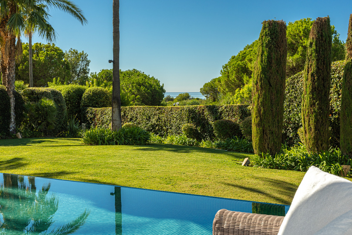 4 Bed Townhouse for sale in Casares Costa Del Sol, Málaga, Spain