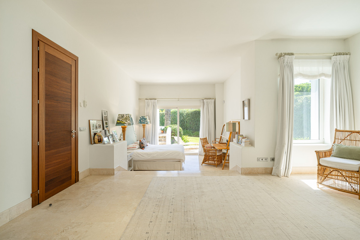 4 Bed Townhouse for sale in Casares Costa Del Sol, Málaga, Spain