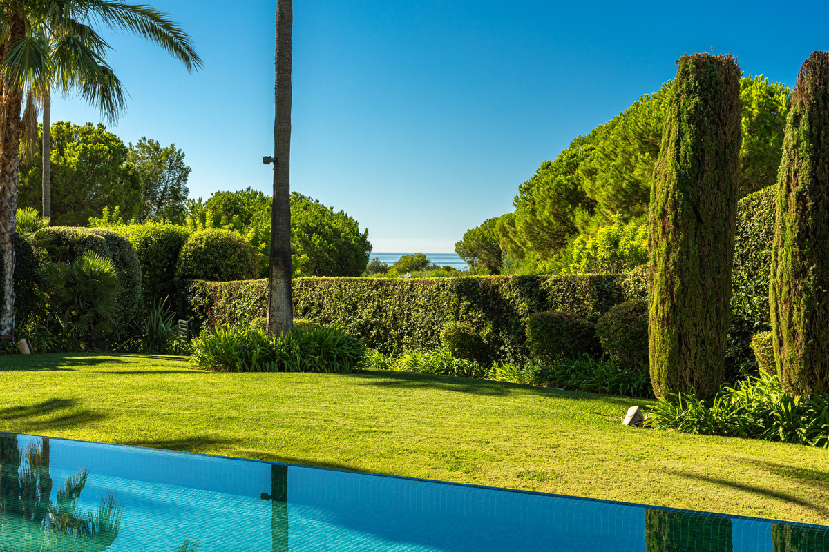 4 Bed Townhouse for sale in Casares Costa Del Sol, Málaga, Spain