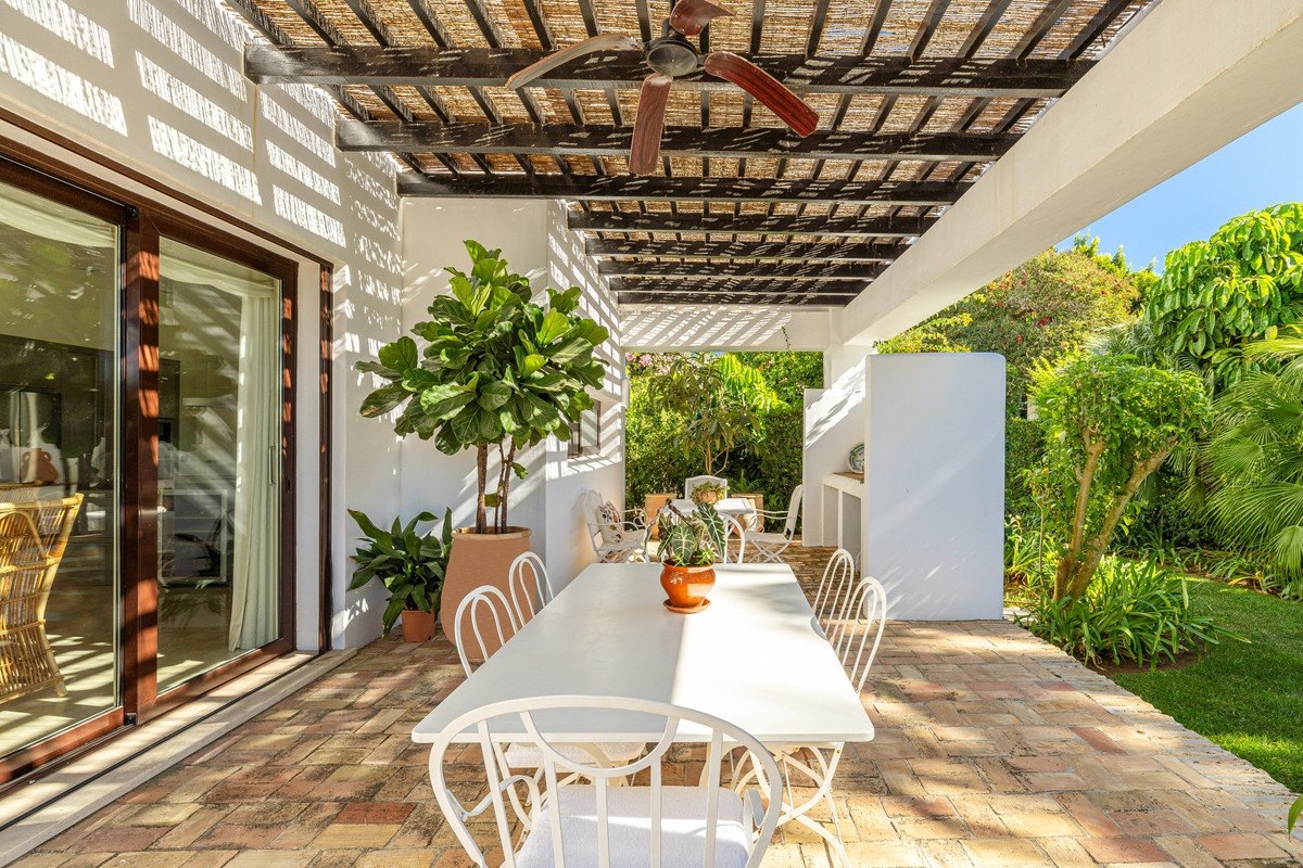 4 Bed Townhouse for sale in Casares Costa Del Sol, Málaga, Spain