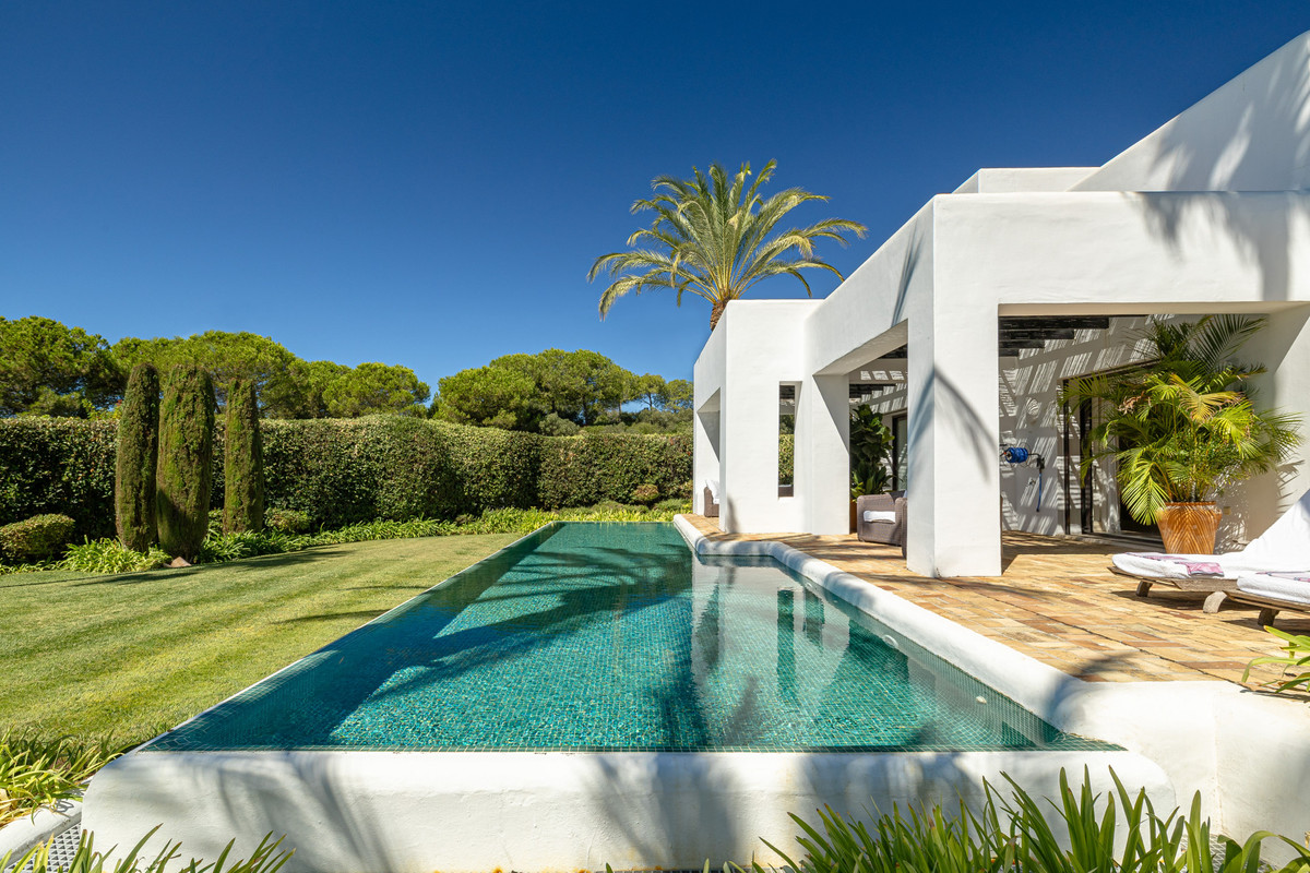 4 Bed Townhouse for sale in Casares Costa Del Sol, Málaga, Spain