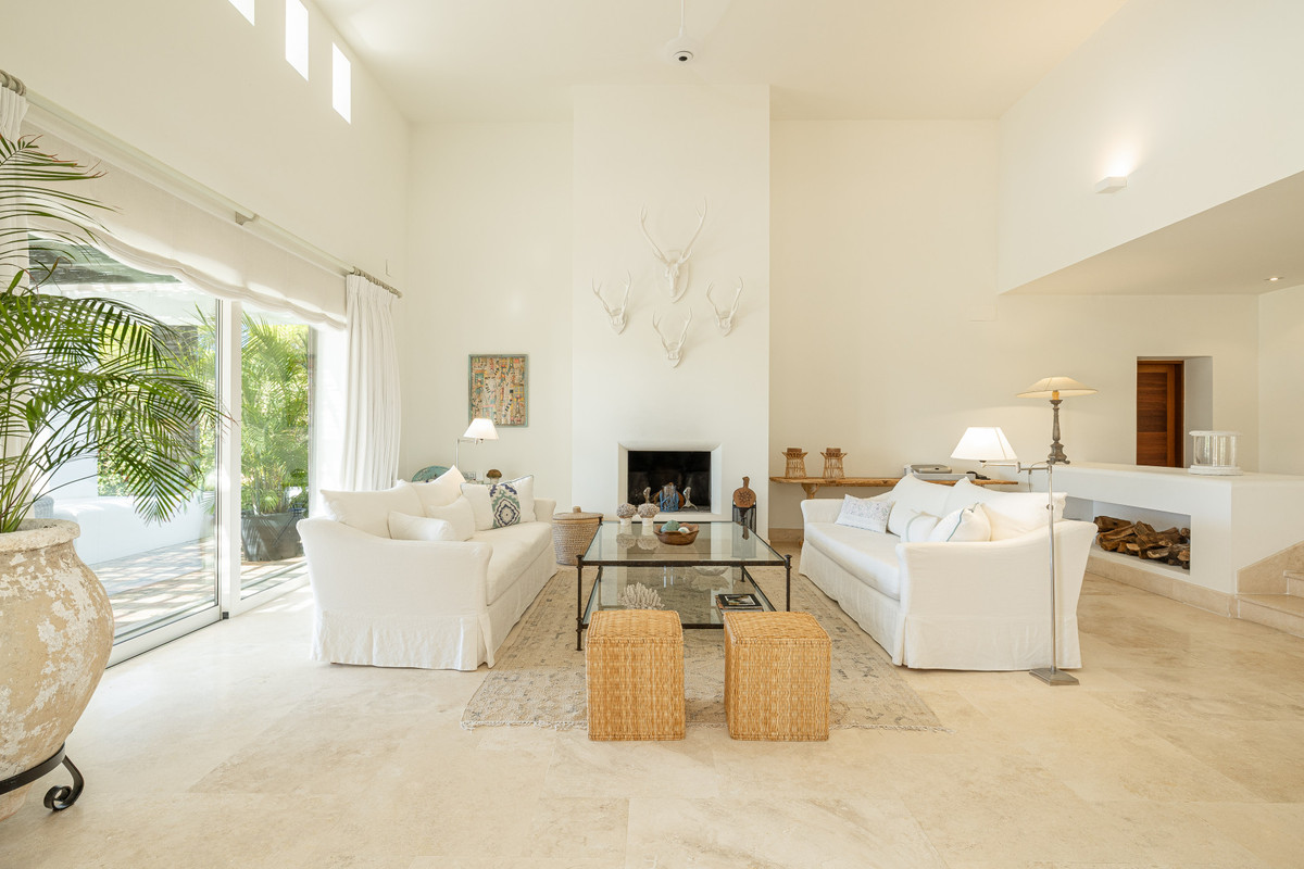4 Bed Townhouse for sale in Casares Costa Del Sol, Málaga, Spain