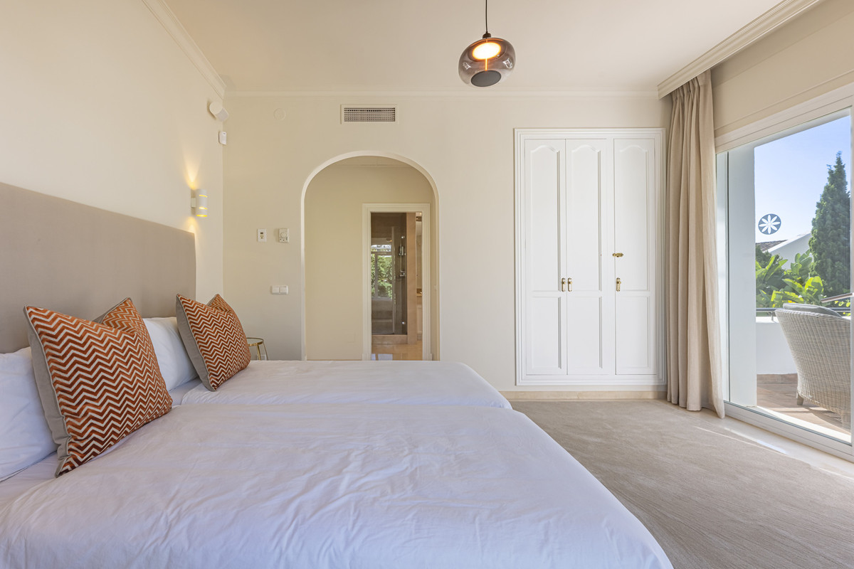 Se vende Villa - Chalet de 5 dormitorios en Costa Del Sol, Málaga, España