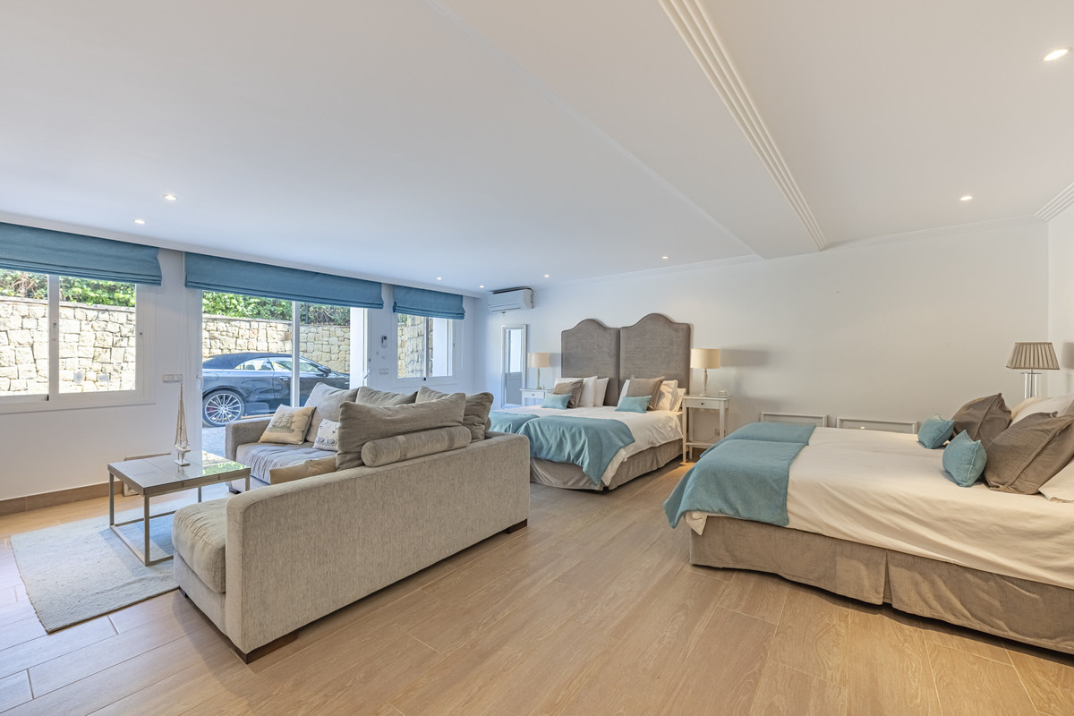 Se vende Villa - Chalet de 5 dormitorios en Costa Del Sol, Málaga, España