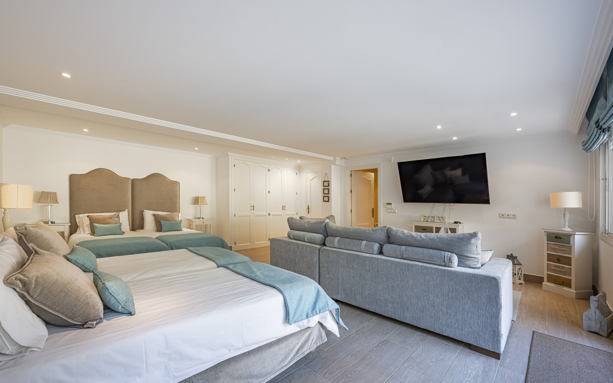 Se vende Villa - Chalet de 5 dormitorios en Costa Del Sol, Málaga, España