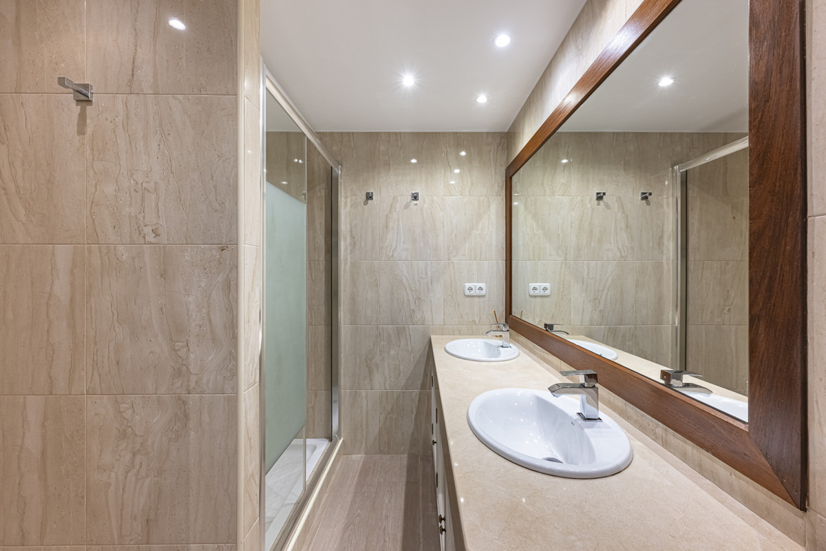Se vende Villa - Chalet de 5 dormitorios en Costa Del Sol, Málaga, España