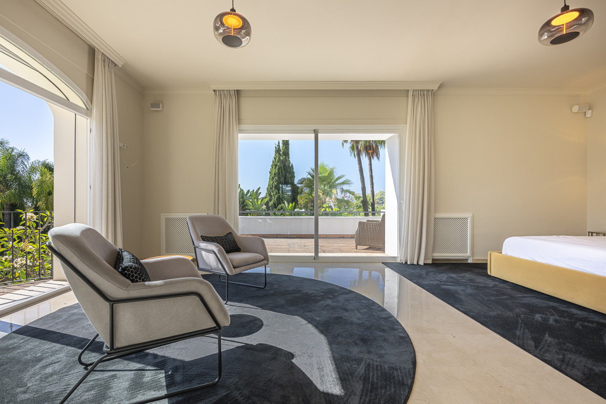 Se vende Villa - Chalet de 5 dormitorios en Costa Del Sol, Málaga, España