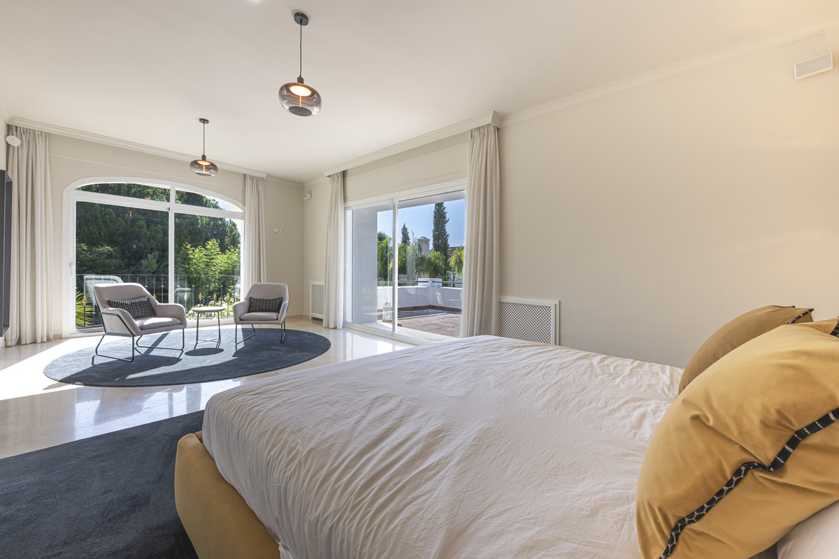 Se vende Villa - Chalet de 5 dormitorios en Costa Del Sol, Málaga, España
