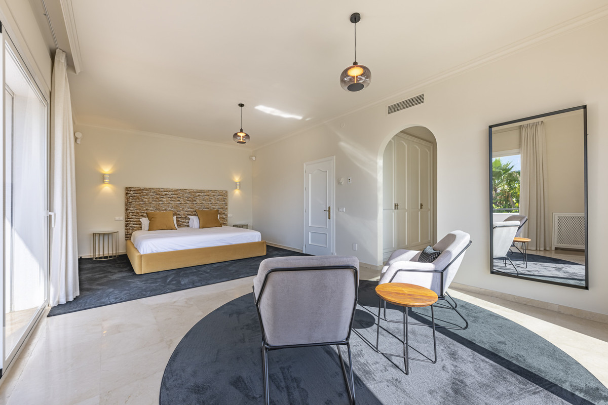 Se vende Villa - Chalet de 5 dormitorios en Costa Del Sol, Málaga, España
