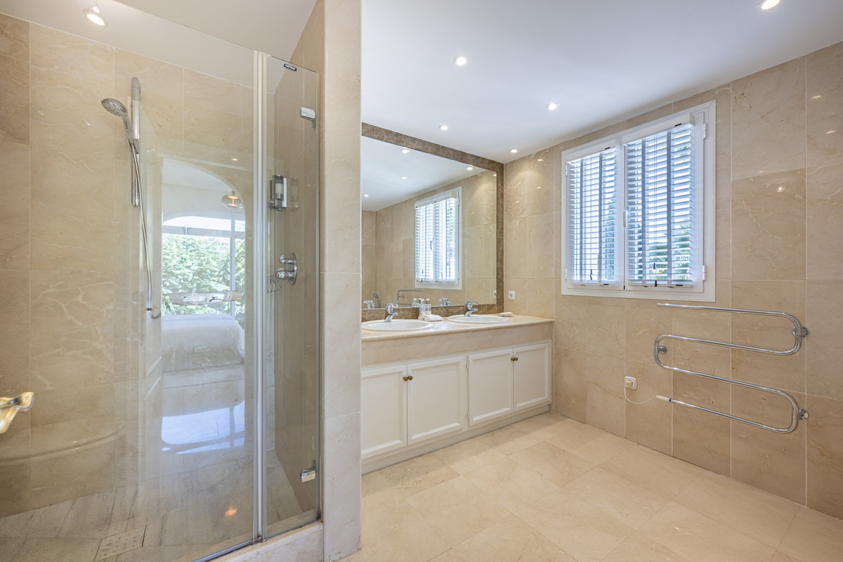 Se vende Villa - Chalet de 5 dormitorios en Costa Del Sol, Málaga, España