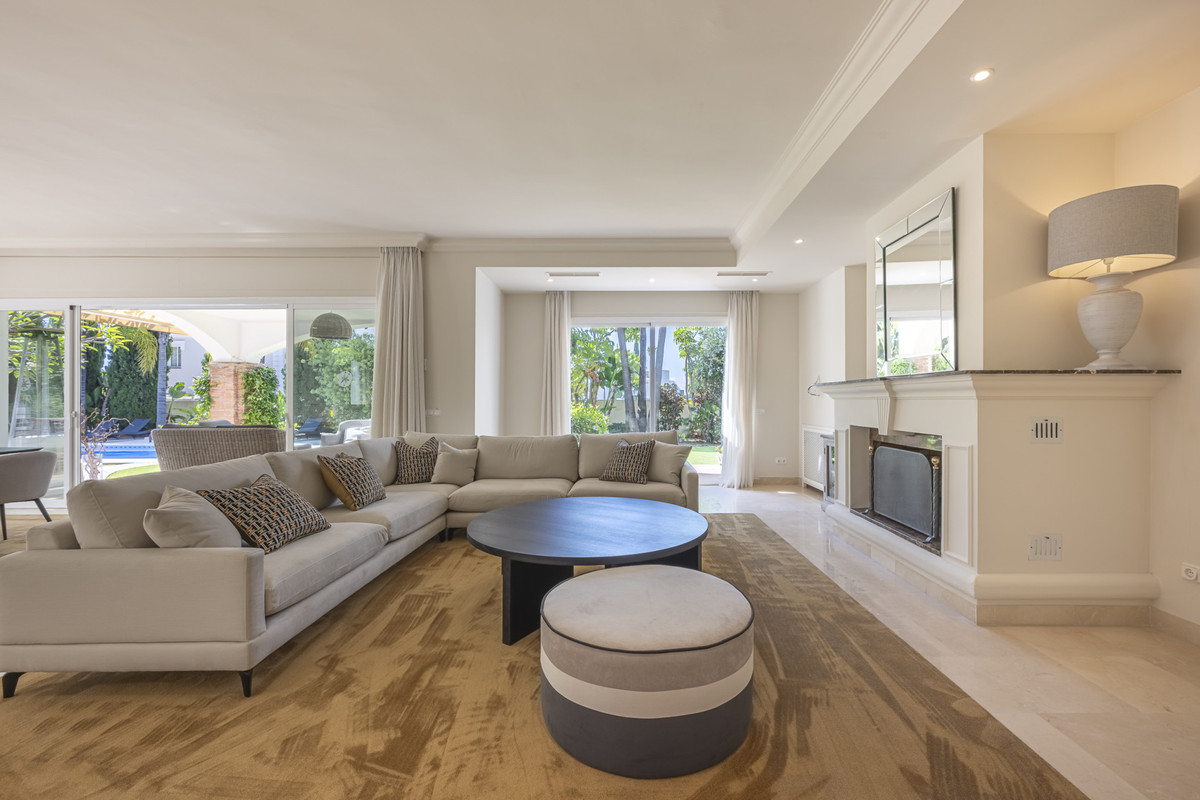 Se vende Villa - Chalet de 5 dormitorios en Costa Del Sol, Málaga, España