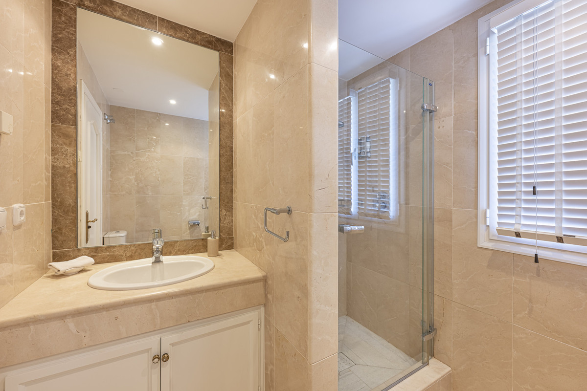 Se vende Villa - Chalet de 5 dormitorios en Costa Del Sol, Málaga, España