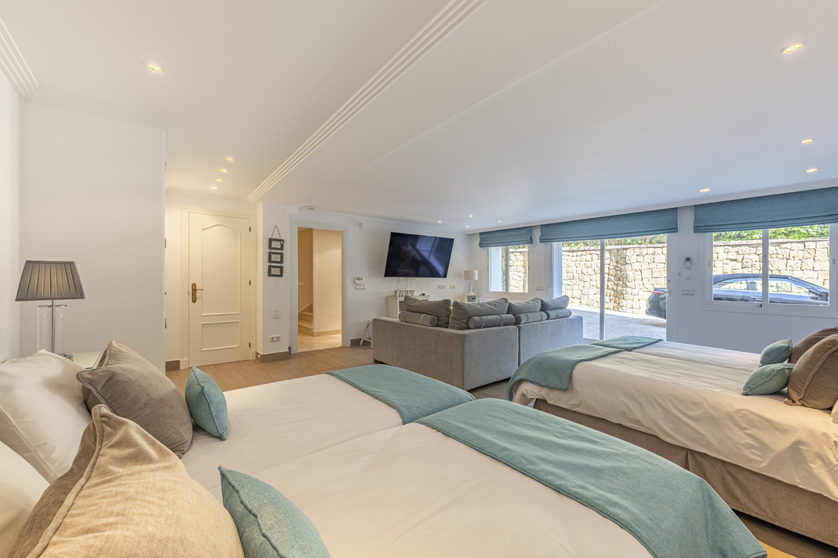 Se vende Villa - Chalet de 5 dormitorios en Costa Del Sol, Málaga, España