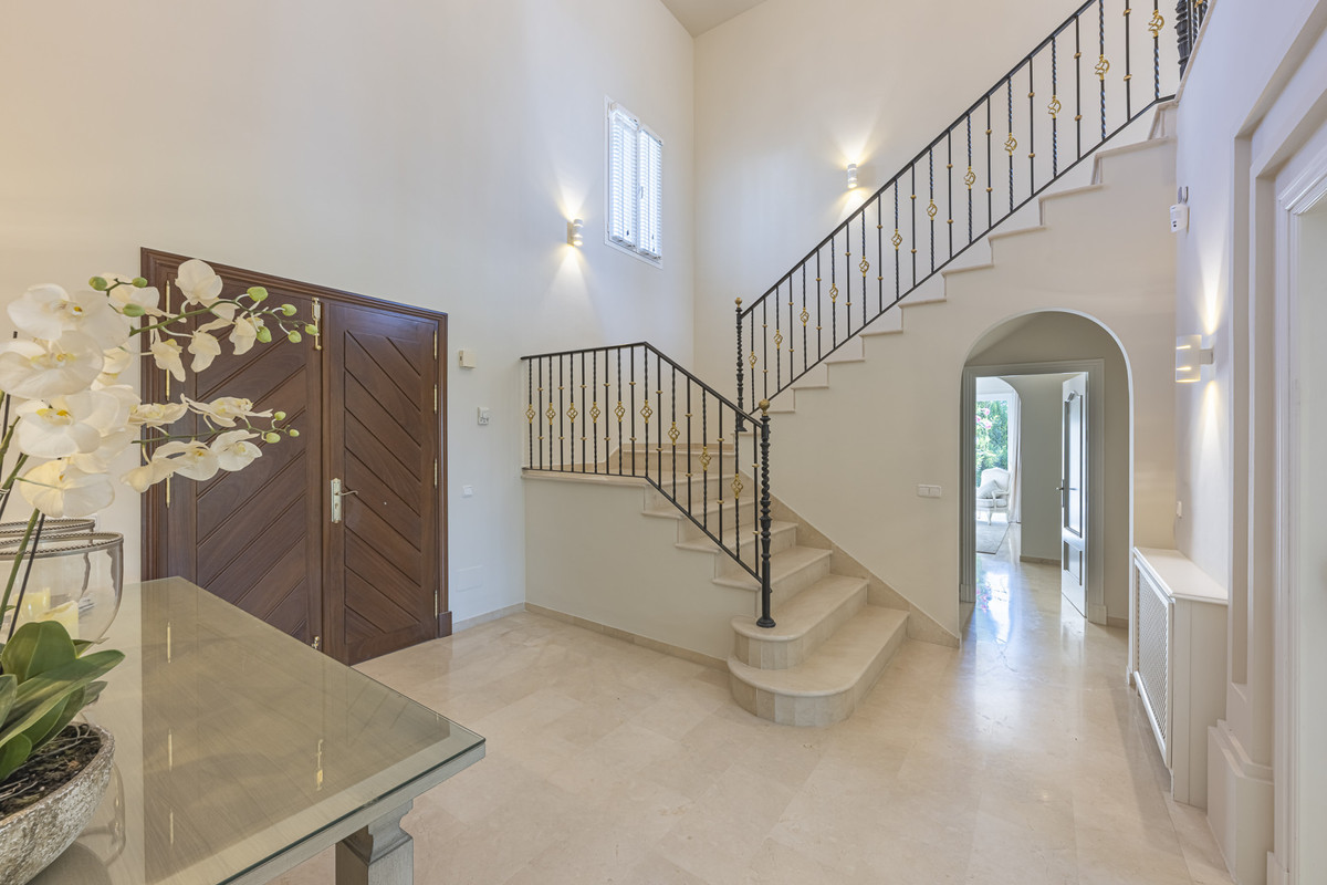Se vende Villa - Chalet de 5 dormitorios en Costa Del Sol, Málaga, España