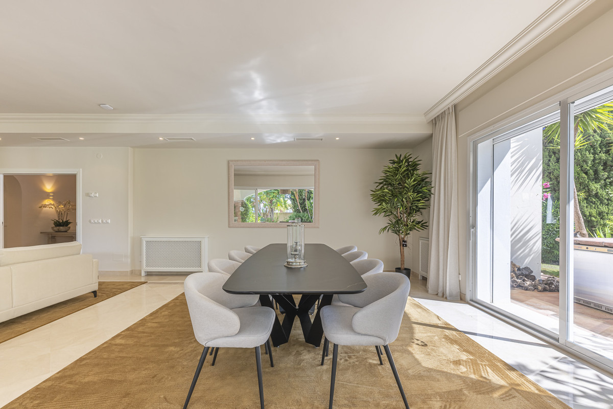 Se vende Villa - Chalet de 5 dormitorios en Costa Del Sol, Málaga, España
