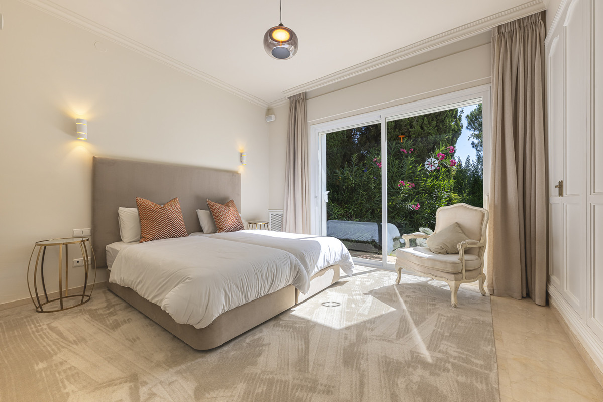 Se vende Villa - Chalet de 5 dormitorios en Costa Del Sol, Málaga, España
