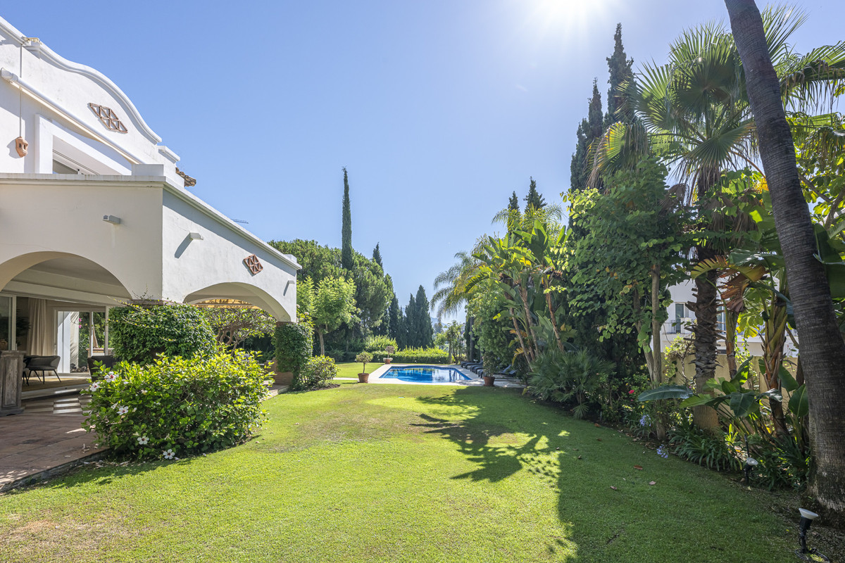 Se vende Villa - Chalet de 5 dormitorios en Costa Del Sol, Málaga, España