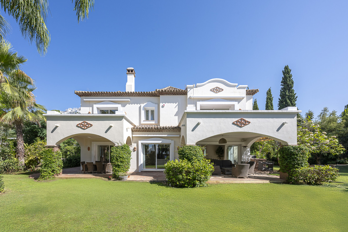 Se vende Villa - Chalet de 5 dormitorios en Costa Del Sol, Málaga, España