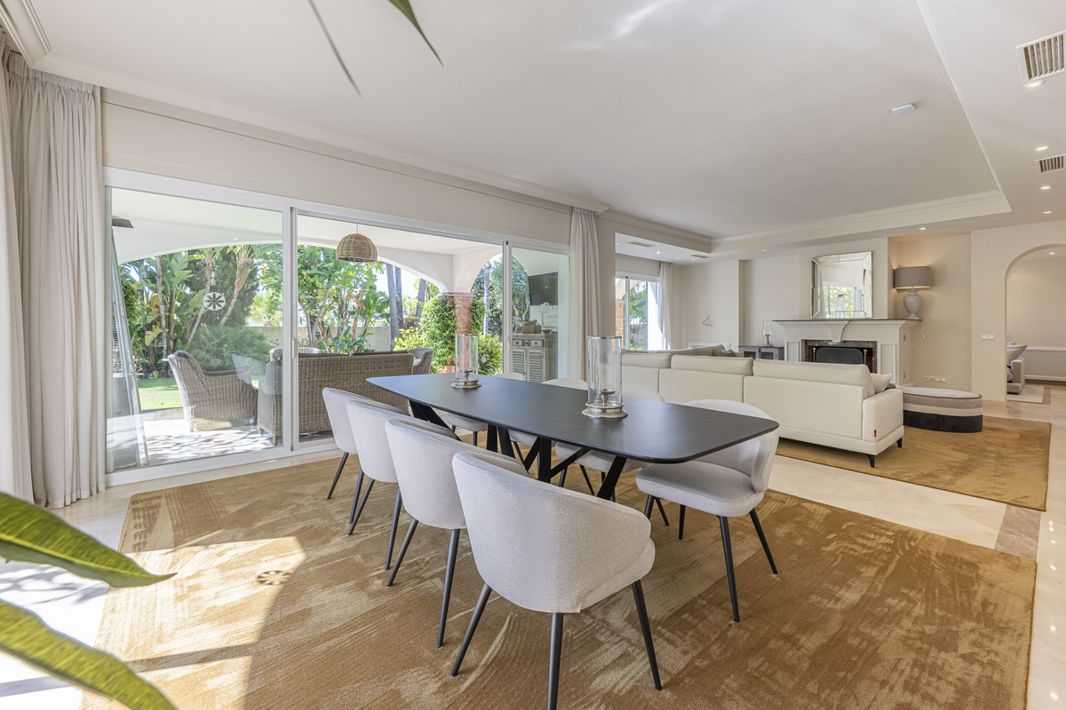 Se vende Villa - Chalet de 5 dormitorios en Costa Del Sol, Málaga, España